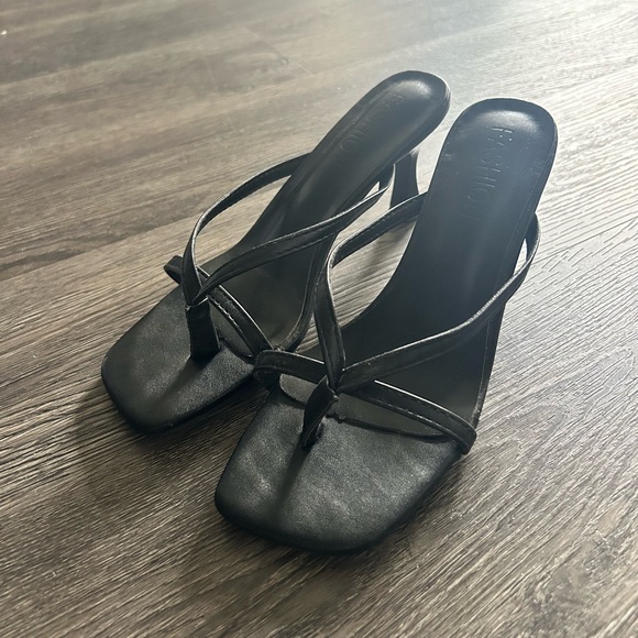 Black heeled sandals - Picture 1 of 1
